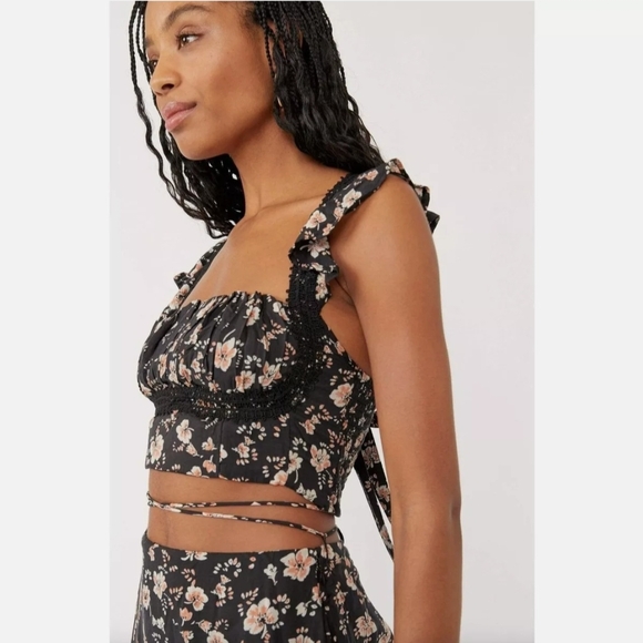 Free People Tops - FREE PEOPLE Bijou Smocked Black Floral Cropped Top Boho Shirt SIZE 2 NEW